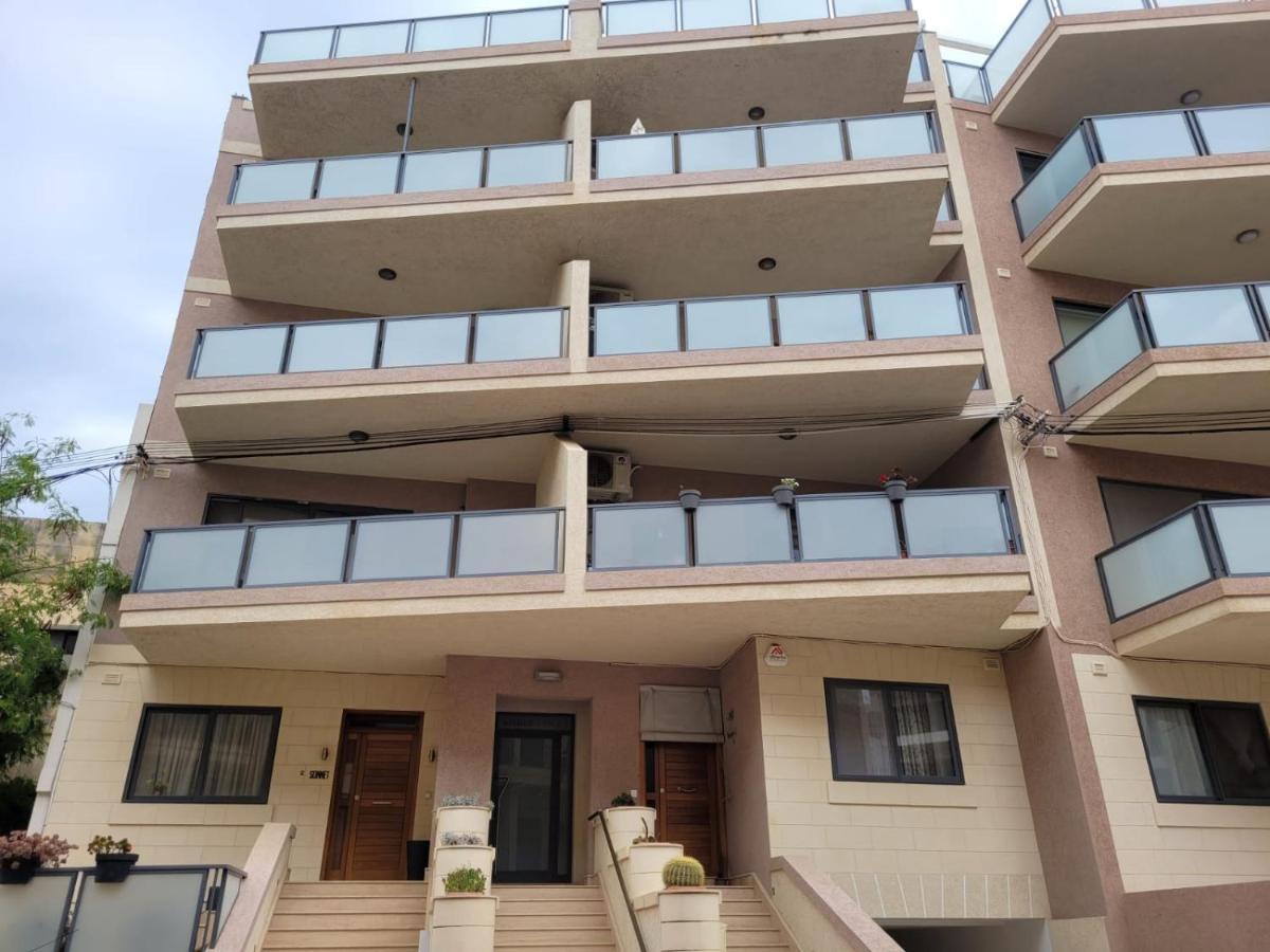Large Apartment In Marsascala. Sleeps 6 Marsaskala Exterior foto